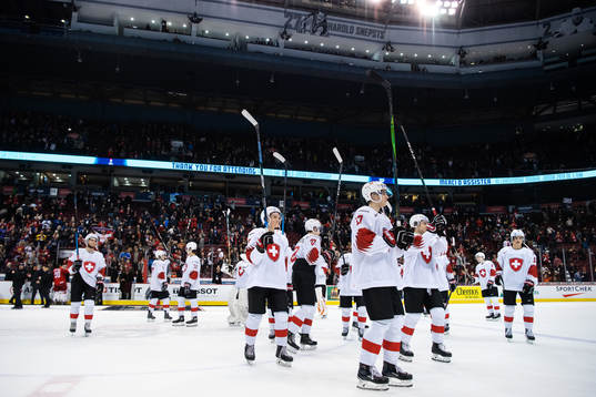 Players of Switzerland thanks the spectators