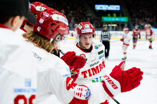 Timrås Henrik Törnqvist jublar