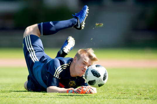 Sweden's goalkeeper Isak Pettersson