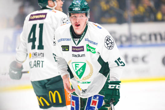 Färjestads Gustav Rydahl fick en hög klubba i munnen