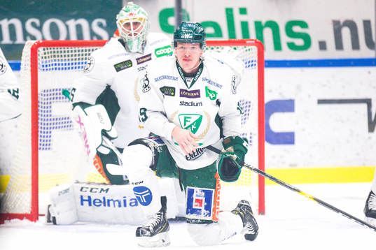 Färjestads Gustav Rydahl fick en hög klubba i munnen