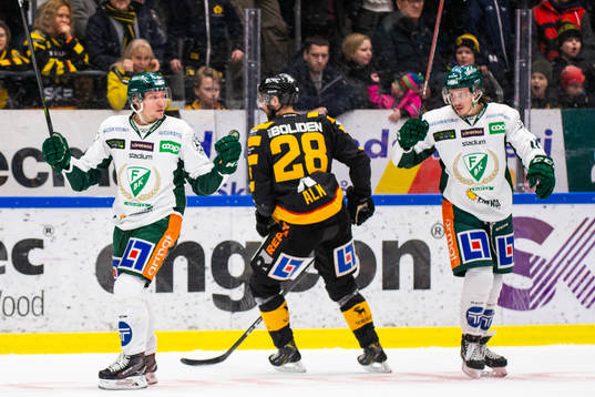 Färjestads Jesper Olofsson och Joakim Nygård jublar