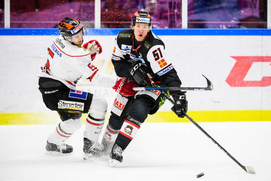Malmö Redhawks Emil Sylvegård och Örebros Gustav
