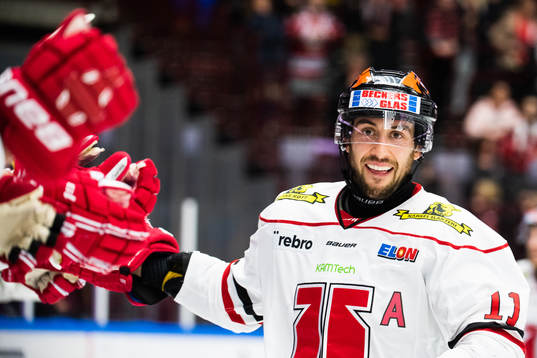 Örebros Aaron Palushaj jublar