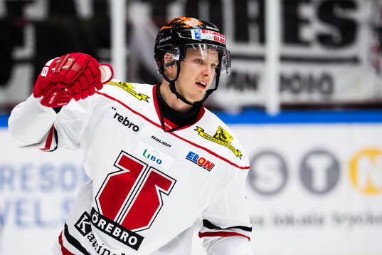 Örebros Gustav Backström jublar