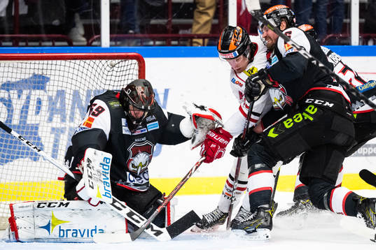 Örebros Christopher Mastomäki oroar mot Malmö Redhawks