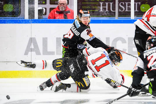 Malmö Redhawks Marcus Sylvegård och Örebros Aaron