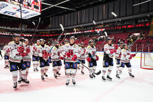 Örebros spelare jublar