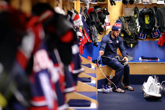 Linköpings Chad Billins före ishockeymatchen i SHL mellan