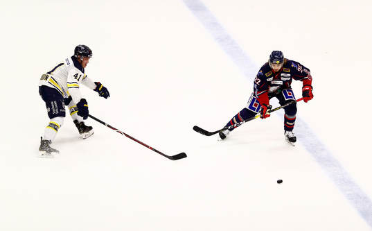 s Johan Johnsson och Linköpings Adam Brodecki