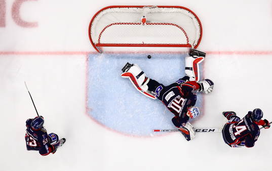 s Markus Ljungh förbi Linköpings målvakt Jonas Gustavsson