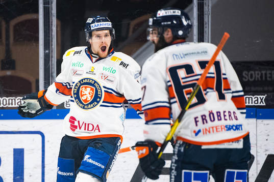Växjös Brendan Shinnimin jublar