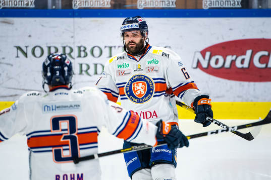 Växjös Linus Fröberg och Oliver Bohm jublar