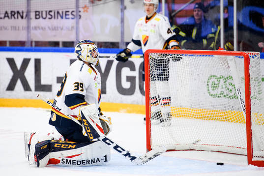 Djurgårdens målvakt Adam Reideborn deppar