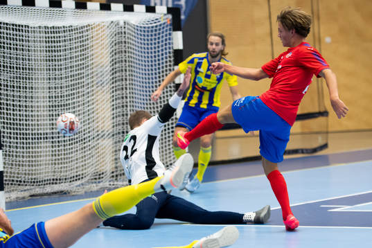 Helsingborgs Axel Sjöberg gör mål på Eskilsminnes