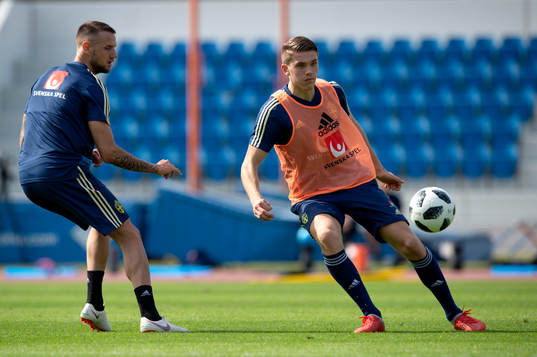 Sweden's Viktor Gyökeres and Alexander Milosevic