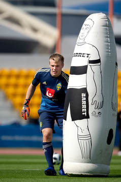 Sweden's goalkeeper Isak Pettersson