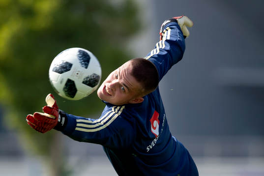 Sweden's goalkeeper Oscar Linnér