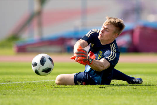 Sweden's goalkeeper Isak Pettersson