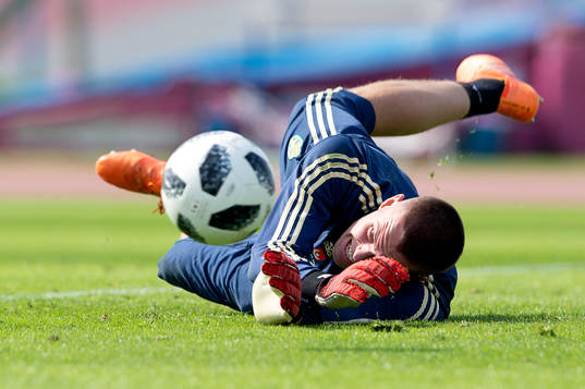 Sweden's goalkeeper Oscar Linnér