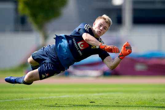 Sweden's goalkeeper Isak Pettersson
