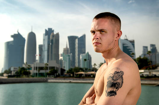 Sveriges och AIKs målvakt Oscar Linnér med sin tatuering
