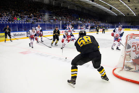 Generell vy över spelet på Malmö Isstadion