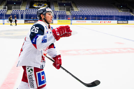 Västerviks Darren Nowick jublar