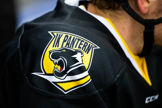 Panterns klubbmärke på matchtröjan