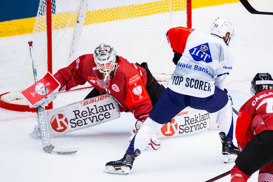 Goalkeeper Johan Gustafsson of Frölunda and Milan Gulas of
