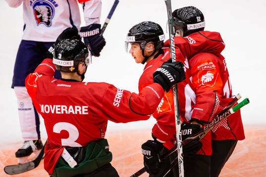 Joel Mustonen of Frölunda celebrates with teammates