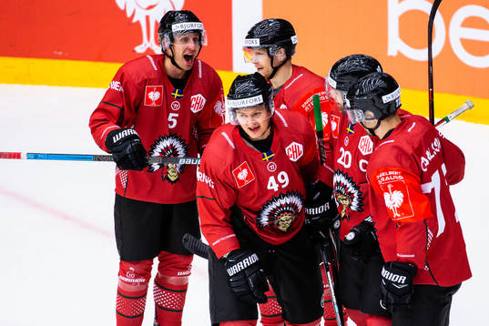 Rhett Rakshani of Frölunda celebrates with teammates
