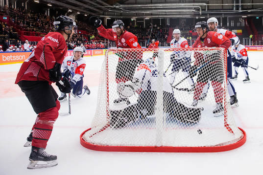 Rhett Rakshani of Frölunda scores 2-0 behind goalkeeper