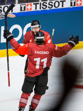 Ryan Lasch of Frölunda celebrates scoring 3-2 with team