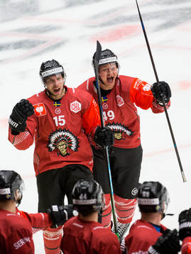 Anders Grönlund of Frölunda celebrates scoring 4-2 with