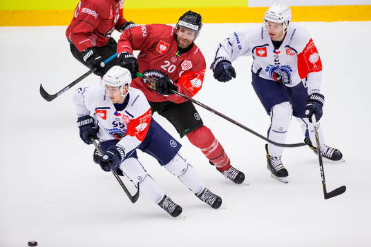 Miroslav Indrak of HC Plzen and Joel Lundqvist of Frölunda