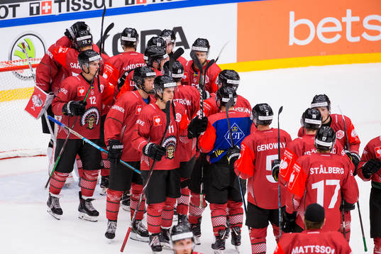 Players of Frölunda celebrates