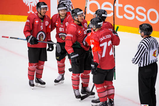 Rhett Rakshani of Frölunda celebrates 2-0 with team mates