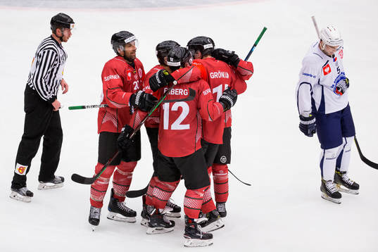 Anders Grönlund of Frölunda celebrates scoring 4-2 with