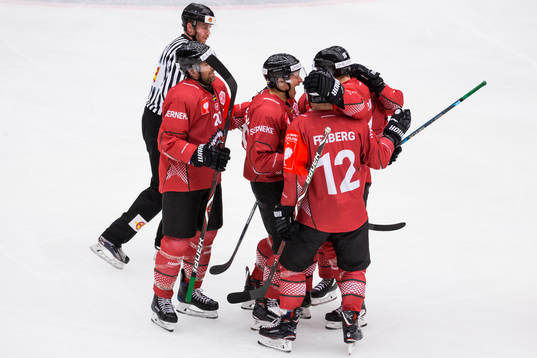 Anders Grönlund of Frölunda celebrates scoring 4-2 with