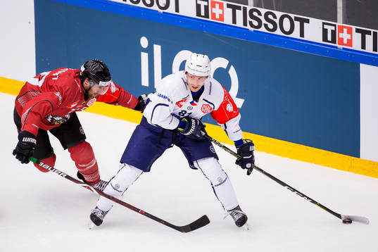 Joel Lundqvist of Frölunda and Jaroslav Kracik of HC Plzen