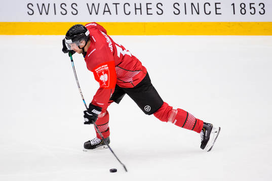 Anders Grönlund of Frölunda scores 4-2