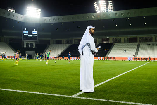 A sheik is watching the warm up