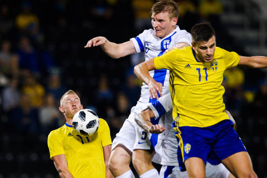Robin Jansson and Alexander Jeremejeff of Sweden in a duel