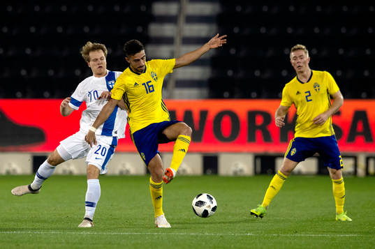 Sweden's Daleho Irandust and Finland's Saku Ylätupa