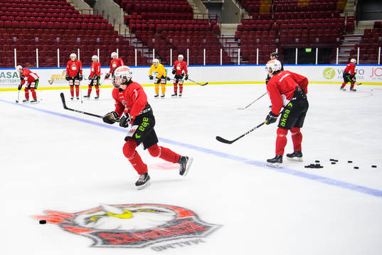 Generell bild över en ishockeyträning med Malmö Redhawks