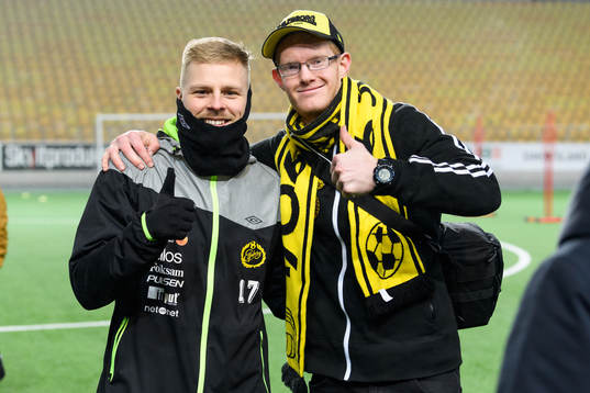 Per Frick med en supporter