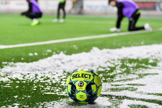 Allsvenskans matchboll i snön