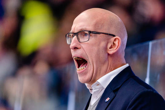 Timrås tränare Fredrik Andersson skriker
