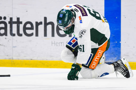 Färjestads Johan Ryno tar sig för munnen